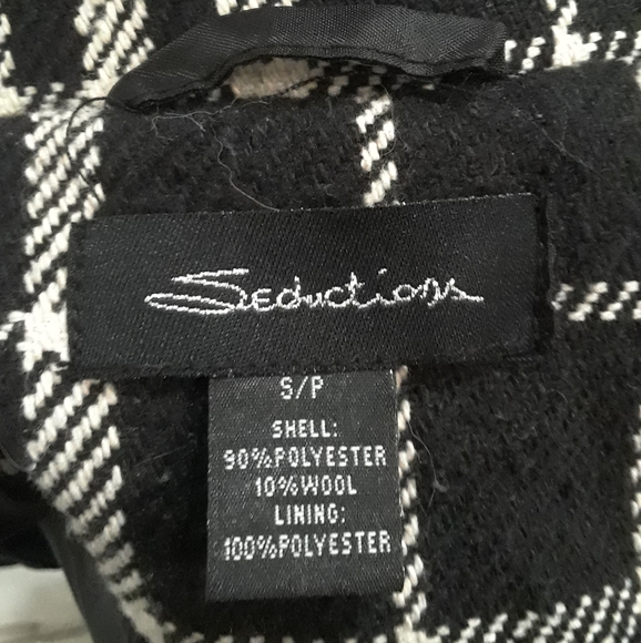 💕HP💕Black and white plaid coat - Picture 3 of 10